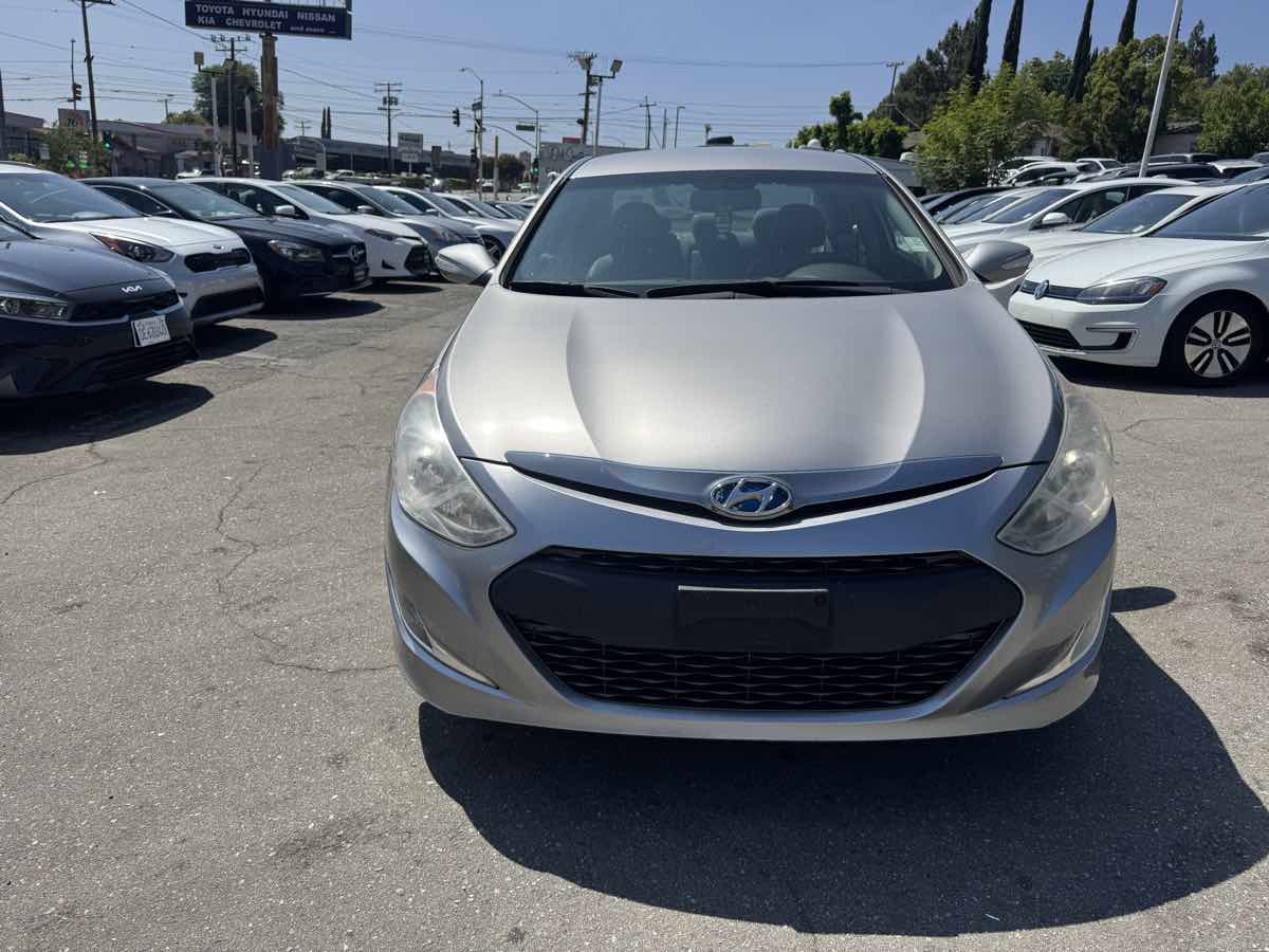 2012 Hyundai Sonata Hybrid photo 2