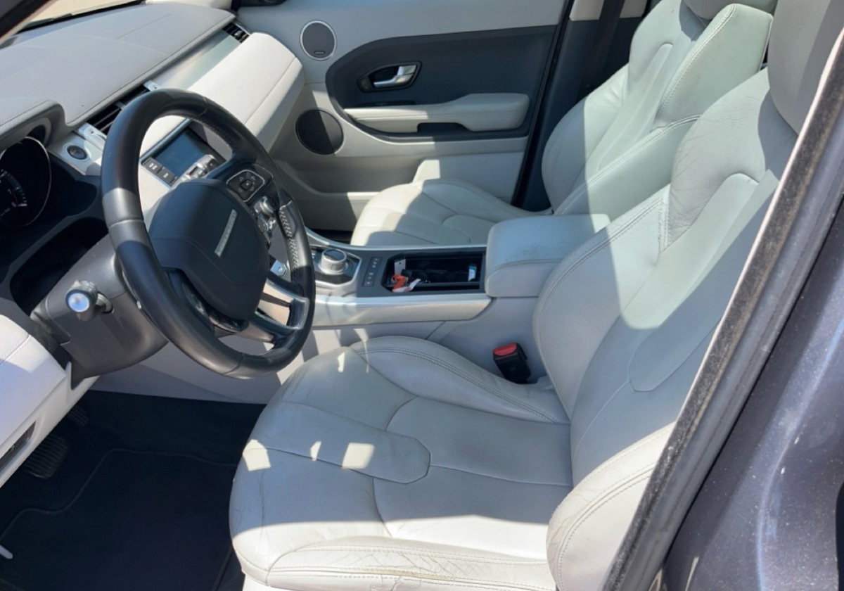 2015 Land Rover Range Rover Evoque Pure Plus photo 2