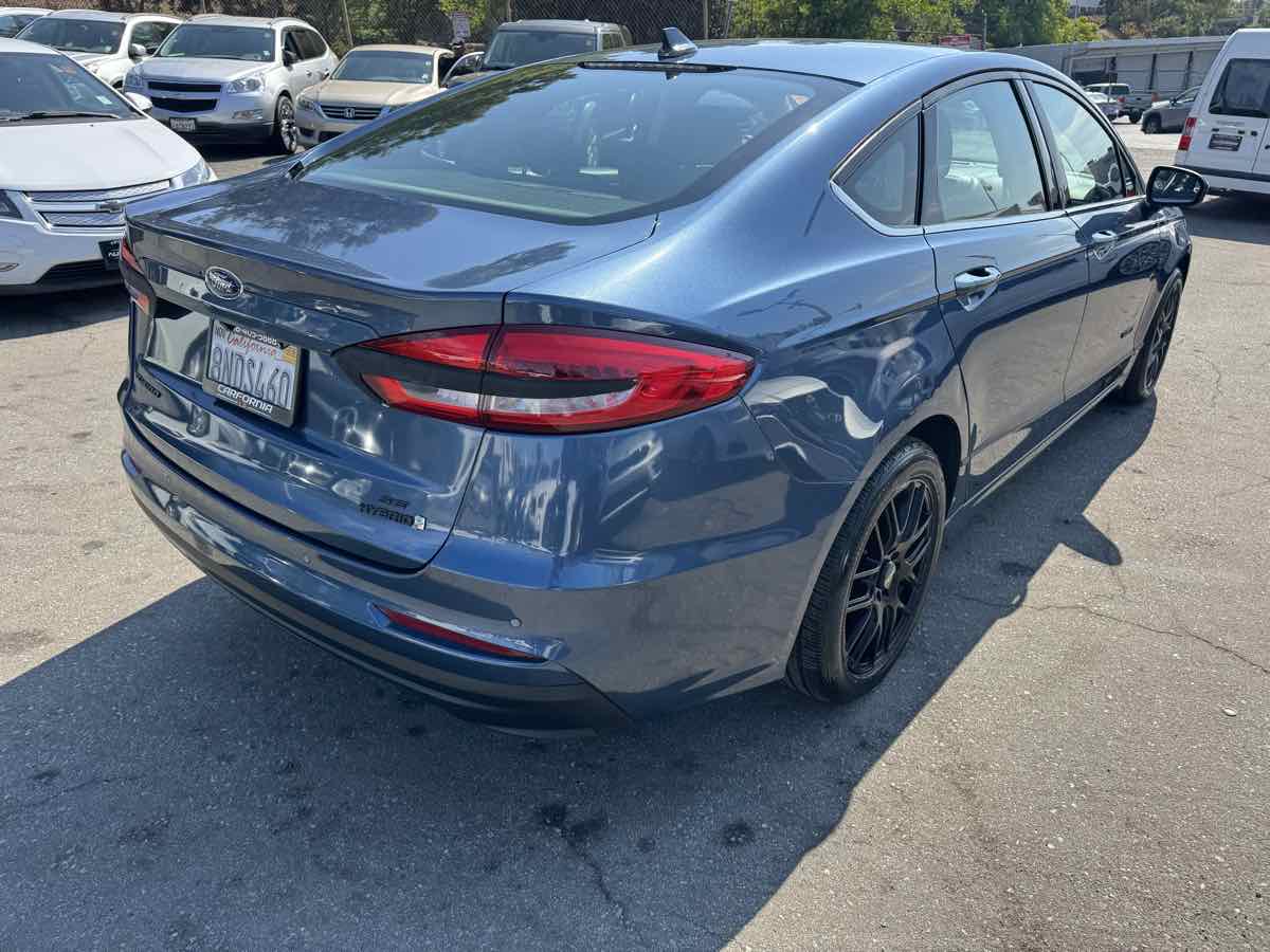 2019 Ford Fusion Hybrid SE photo 3