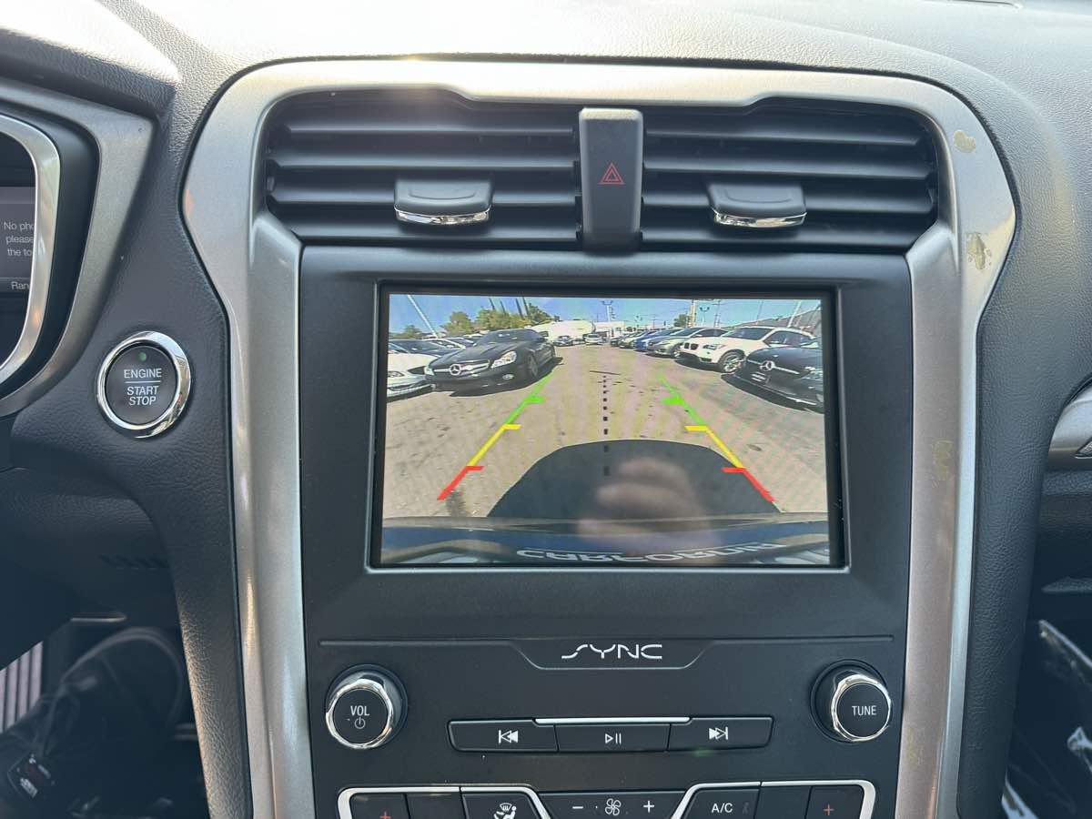 2019 Ford Fusion Hybrid SE photo 6