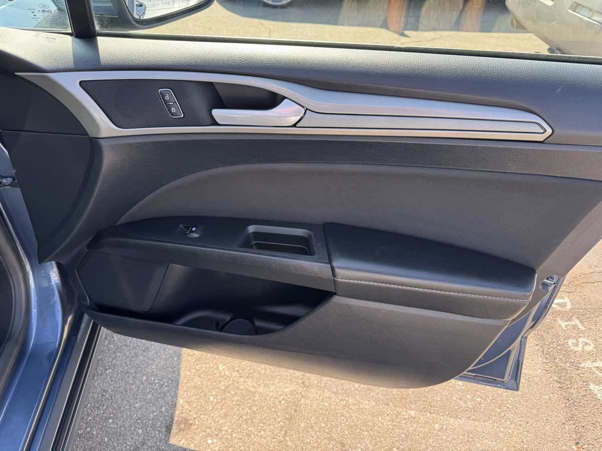 2019 Ford Fusion Hybrid SE photo 11