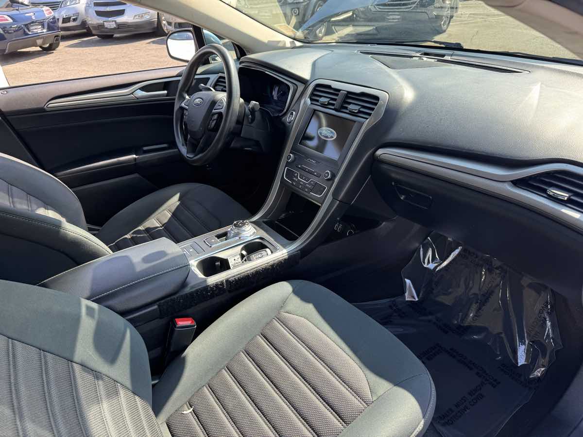 2019 Ford Fusion Hybrid SE photo 12