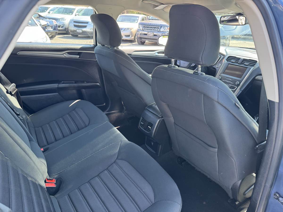 2019 Ford Fusion Hybrid SE photo 13