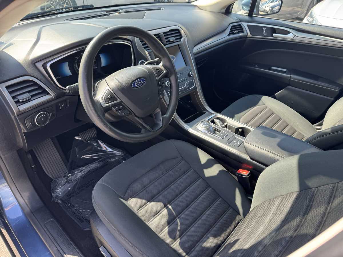 2019 Ford Fusion Hybrid SE photo 17