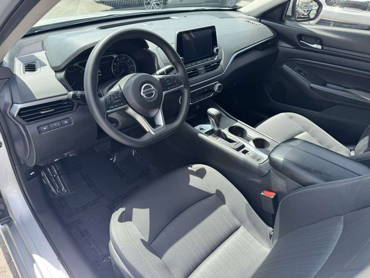 2019 Nissan Altima 2.5 S photo 9
