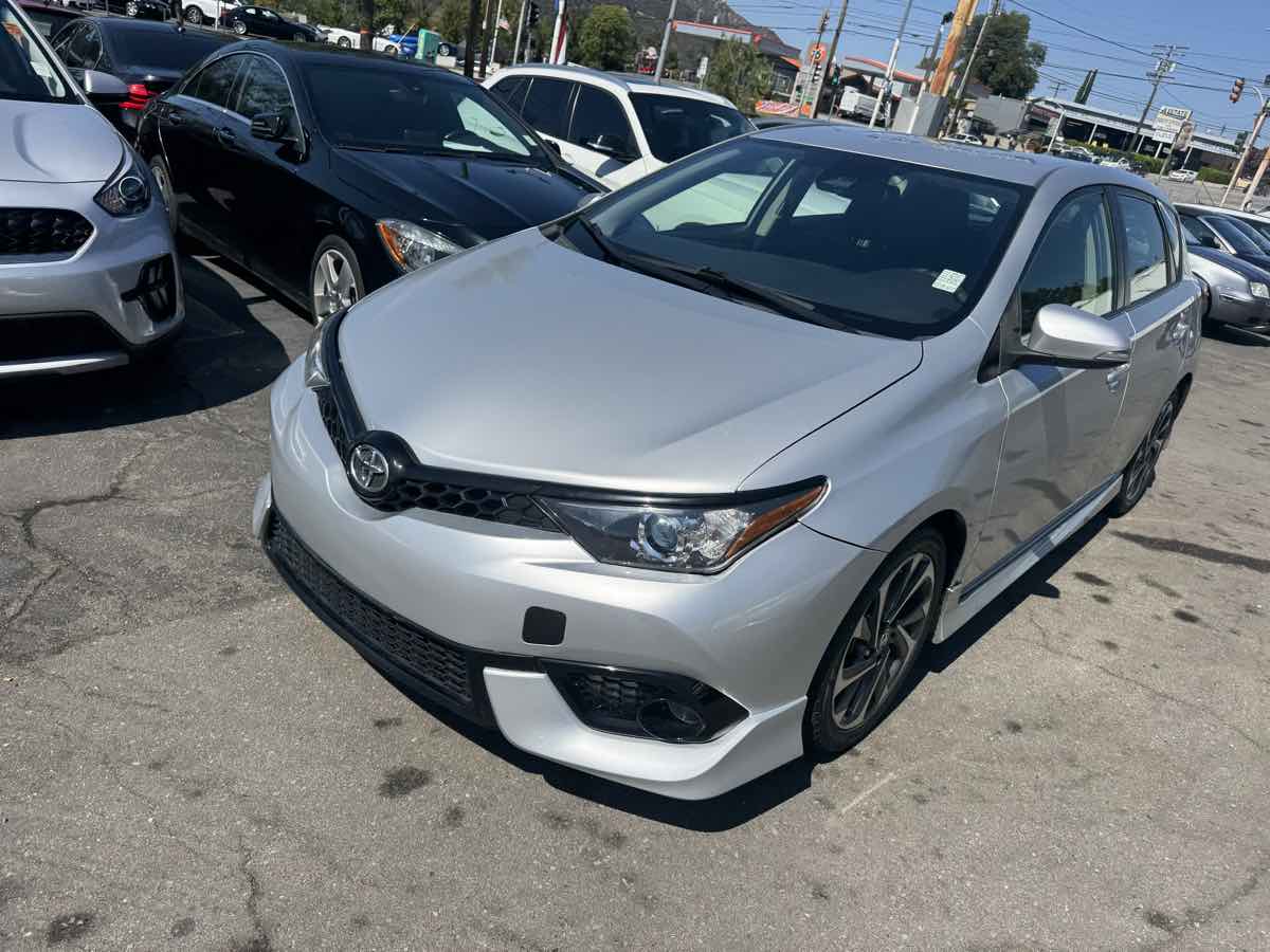2017 Toyota Corolla iM photo 2