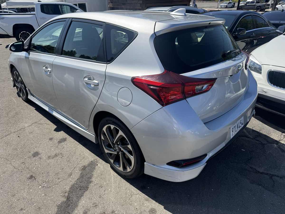 2017 Toyota Corolla iM photo 3