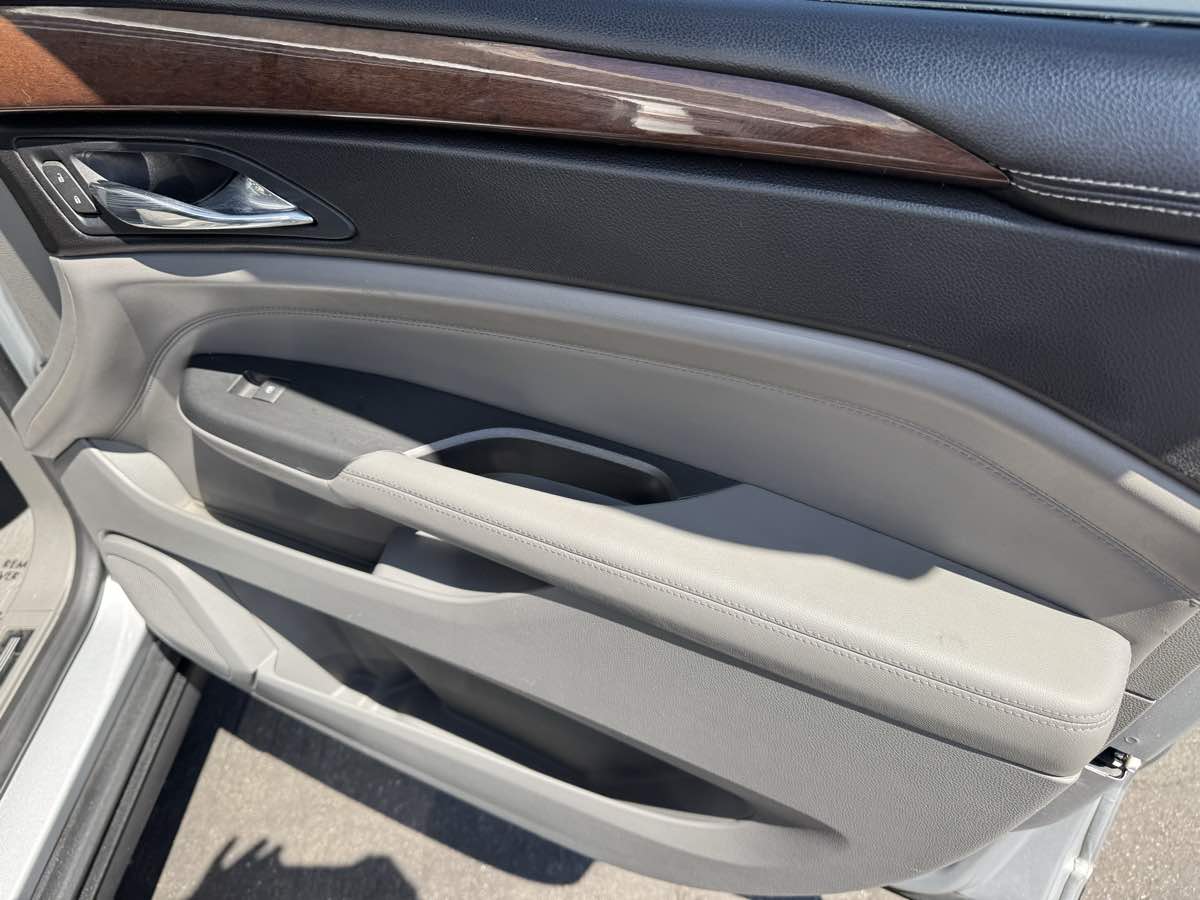 2012 Cadillac SRX Luxury photo 8