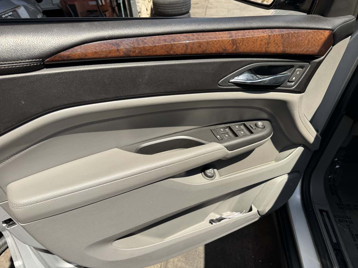 2012 Cadillac SRX Luxury photo 13