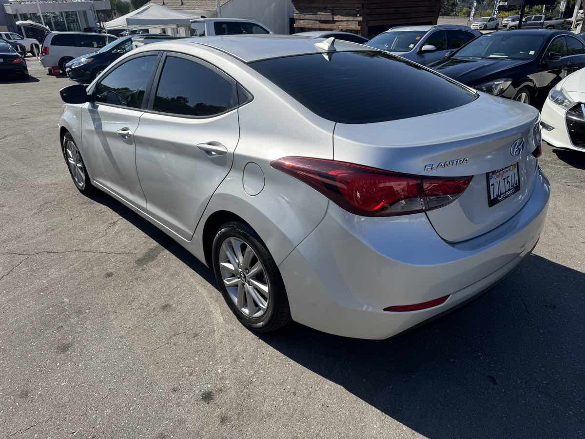 2015 Hyundai Elantra SE photo 4
