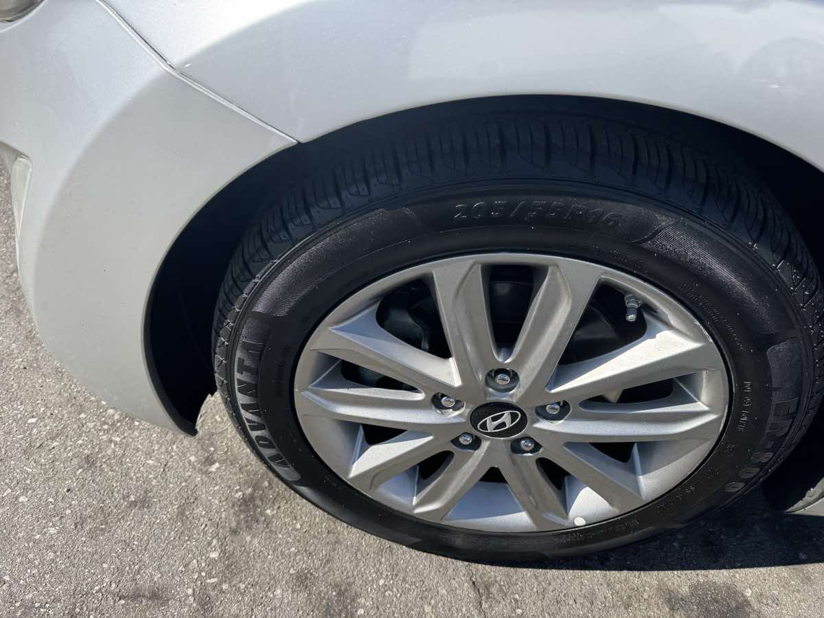 2015 Hyundai Elantra SE photo 7