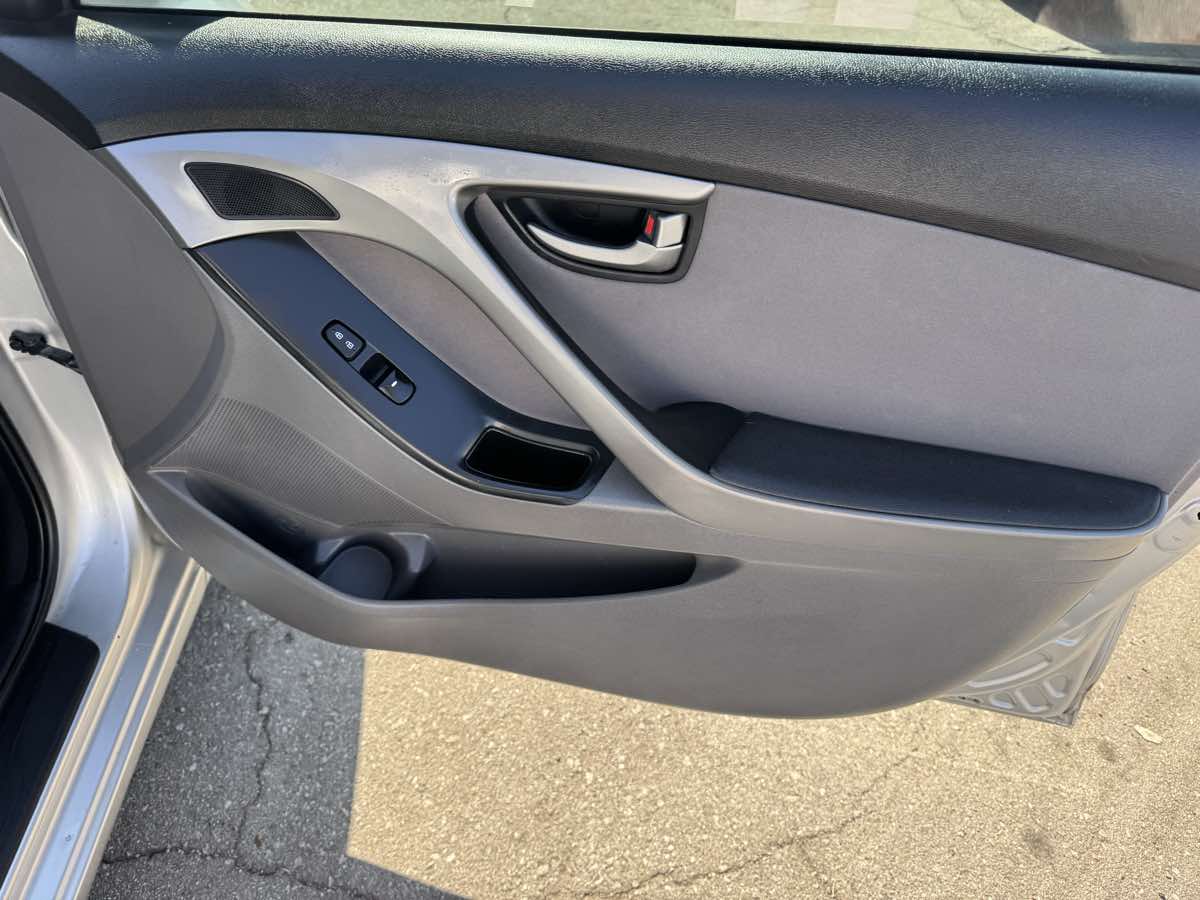 2015 Hyundai Elantra SE photo 12