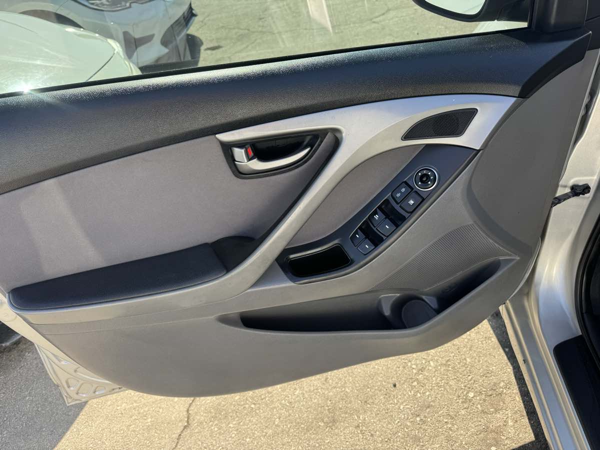 2015 Hyundai Elantra SE photo 8