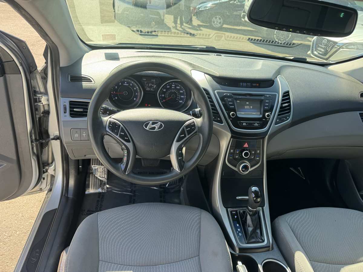 2015 Hyundai Elantra SE photo 10
