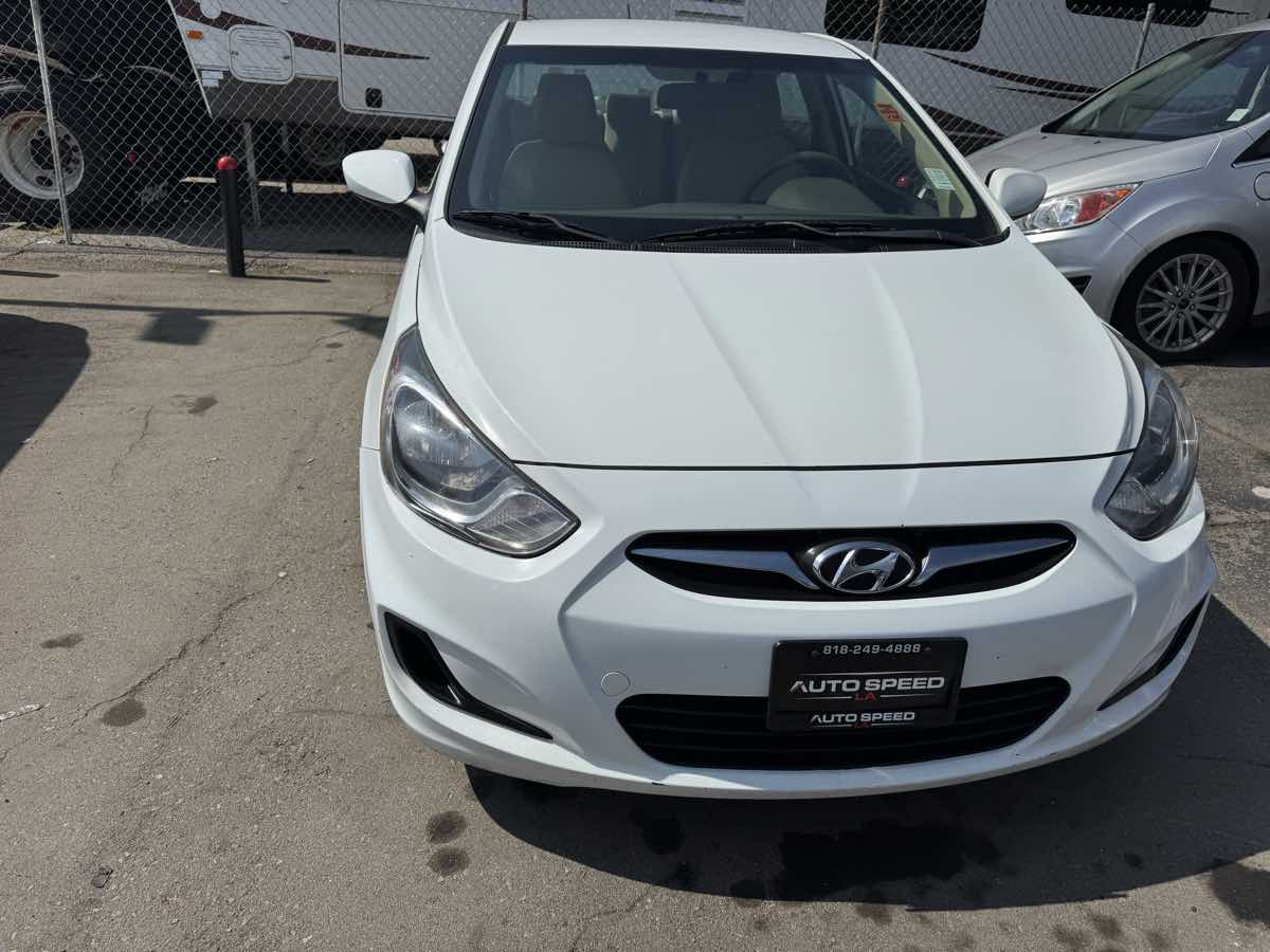 2012 Hyundai Accent GLS photo 2