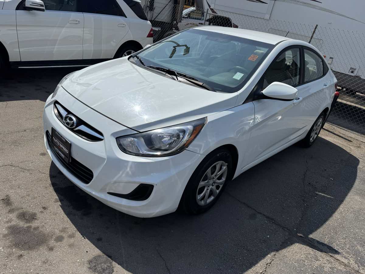 2012 Hyundai Accent GLS photo 3