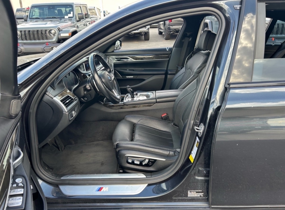 2017 Bmw 740i photo 2