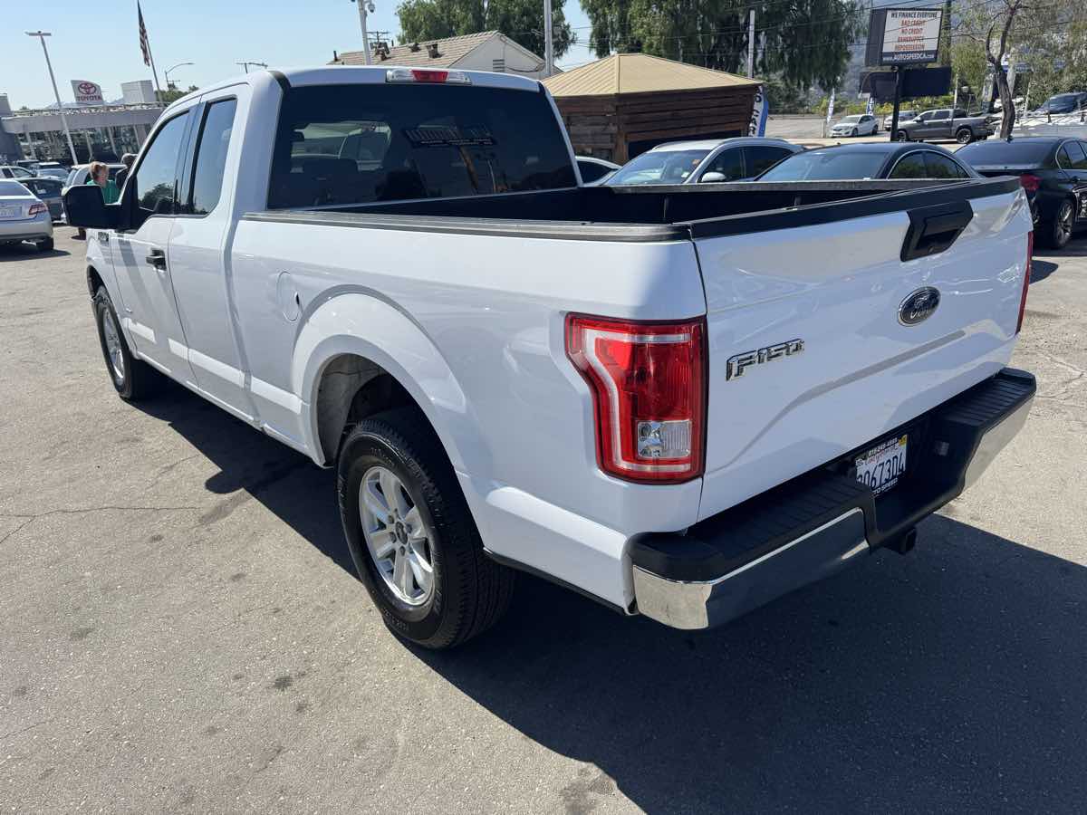 2017 Ford F-150 XLT photo 4