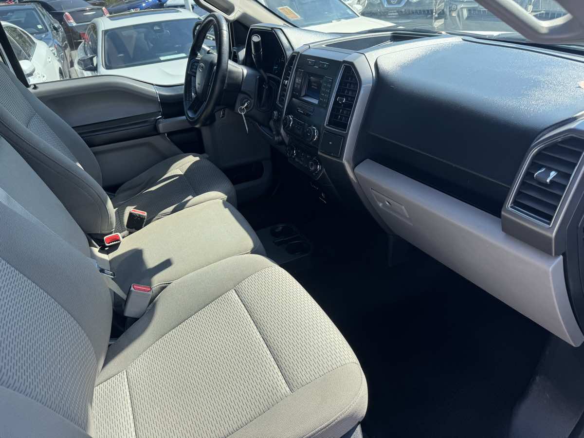 2017 Ford F-150 XLT photo 14