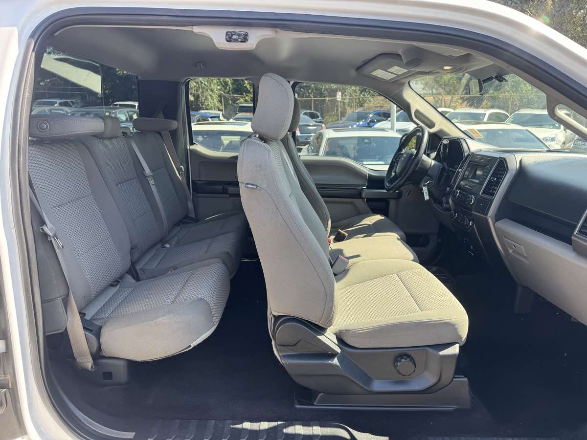 2017 Ford F-150 XLT photo 16