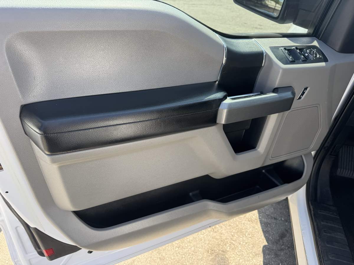 2017 Ford F-150 XLT photo 9