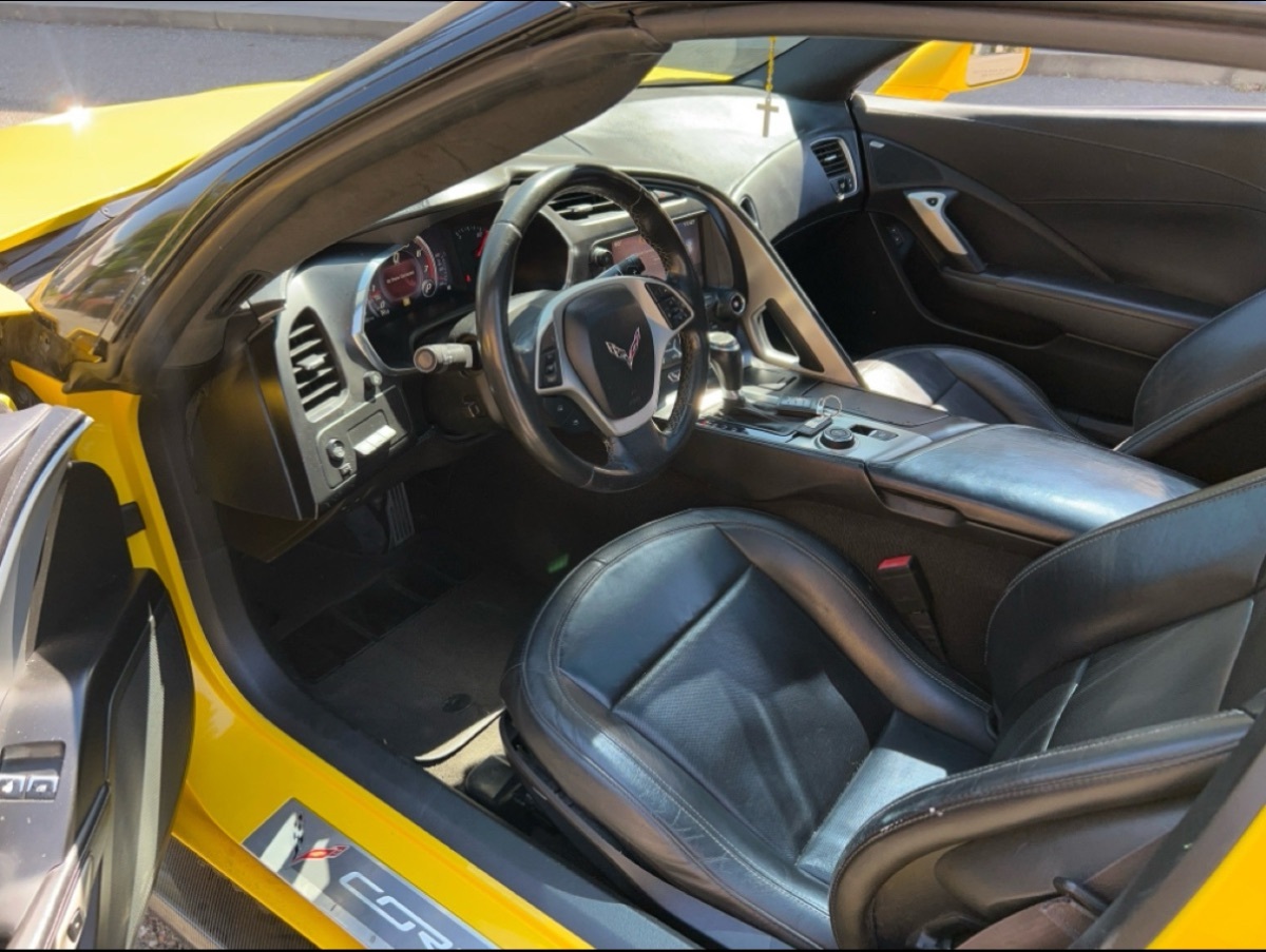 2015 Chevrolet Corvette Stingray 3LT photo 2