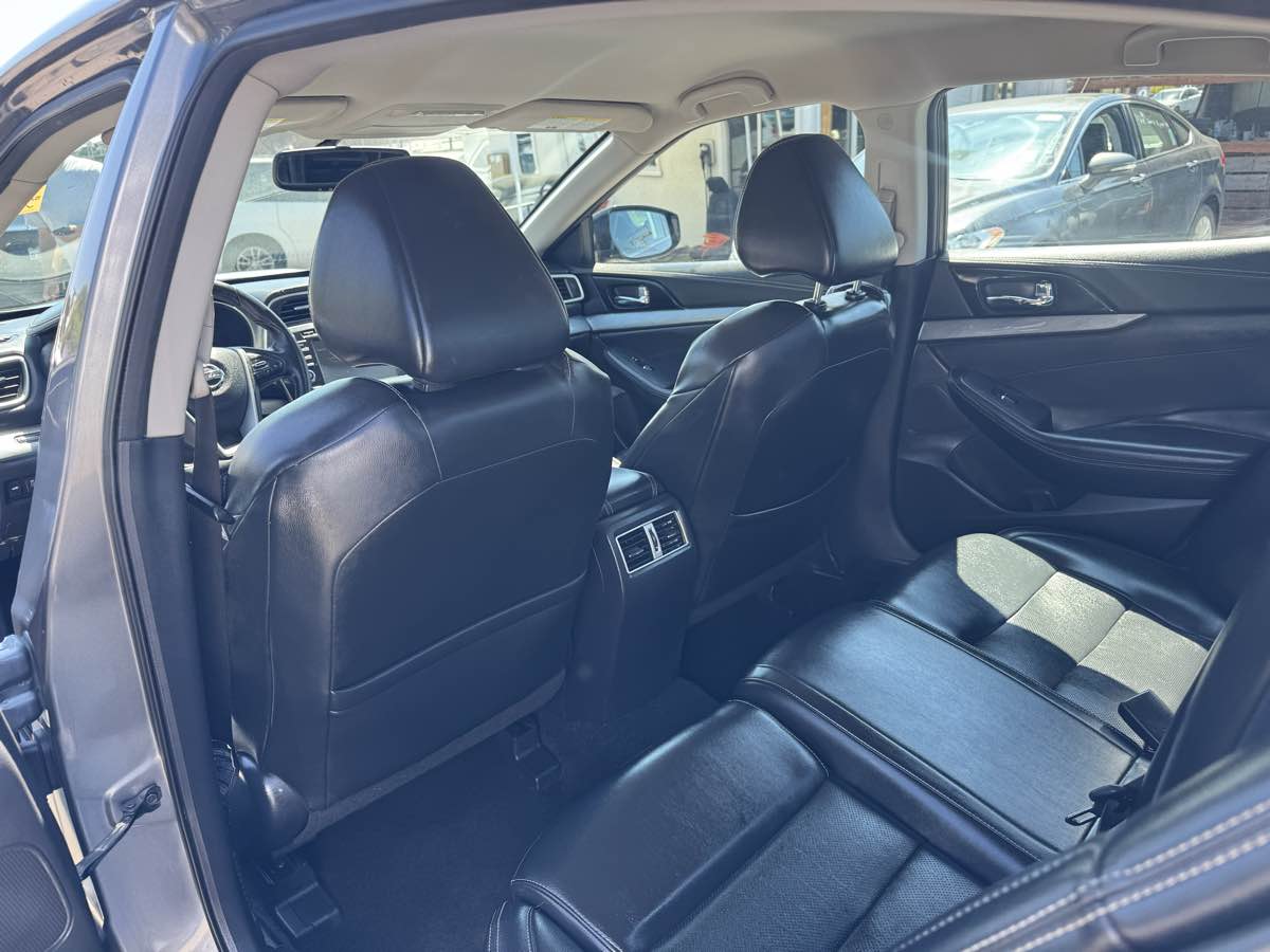 2018 Nissan Maxima SV photo 14