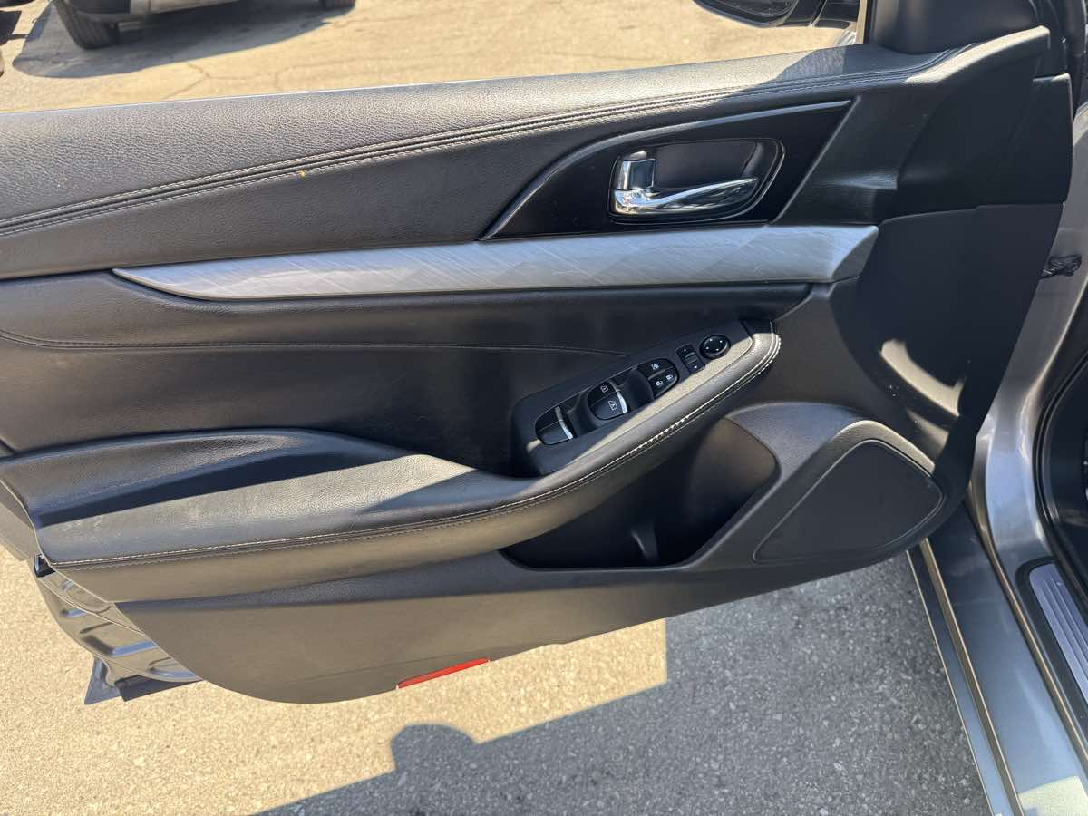 2018 Nissan Maxima SV photo 5