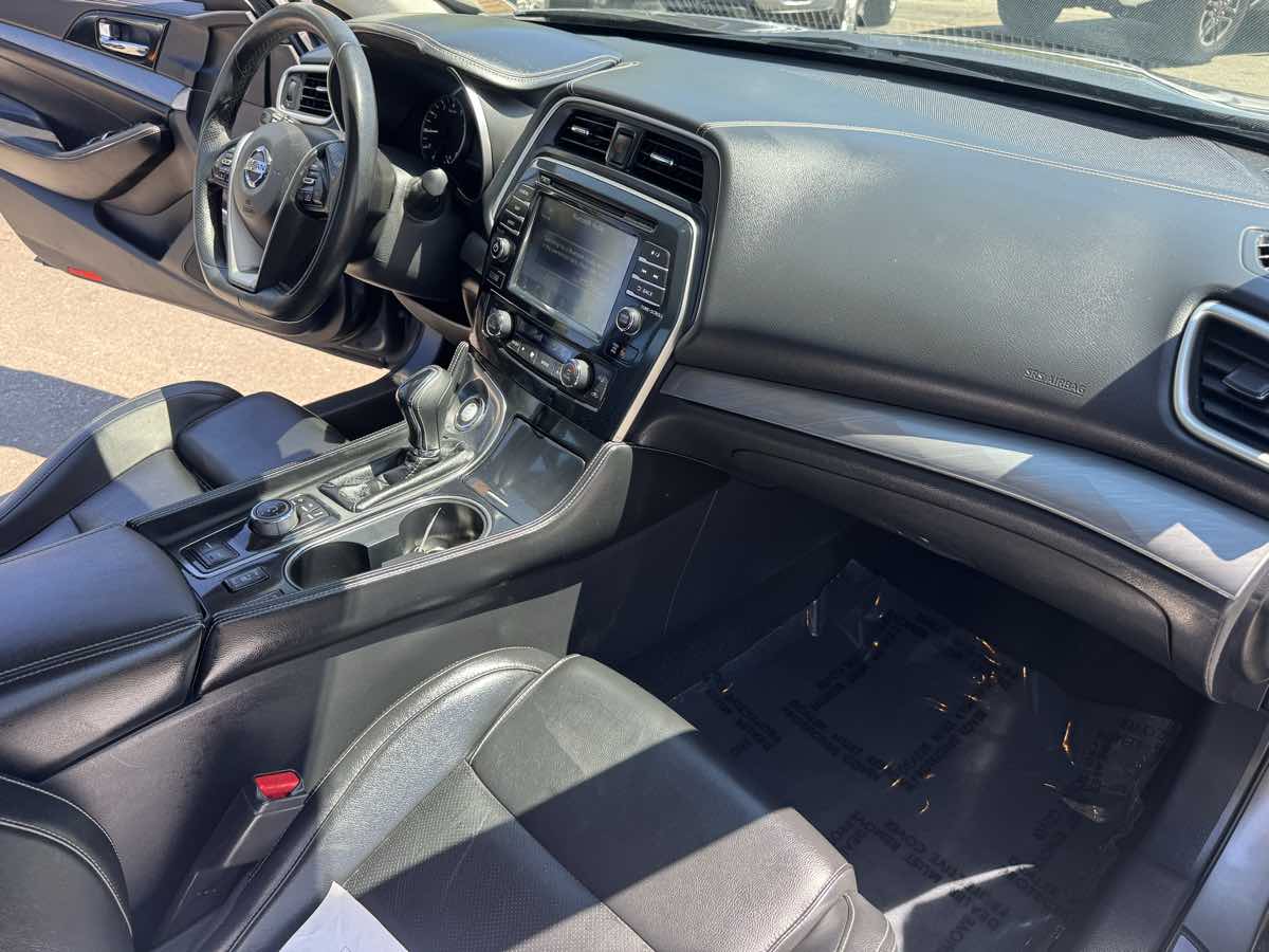 2018 Nissan Maxima SV photo 11