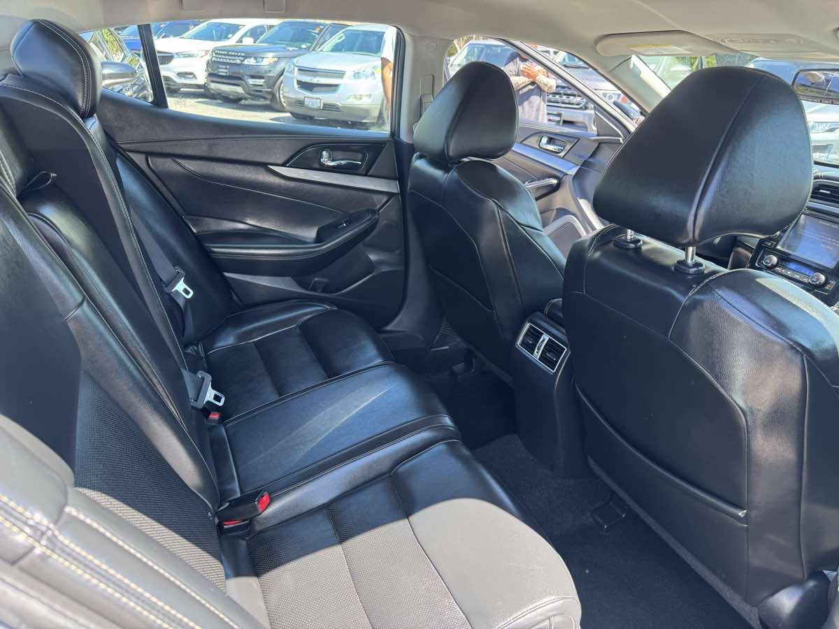 2018 Nissan Maxima SV photo 13