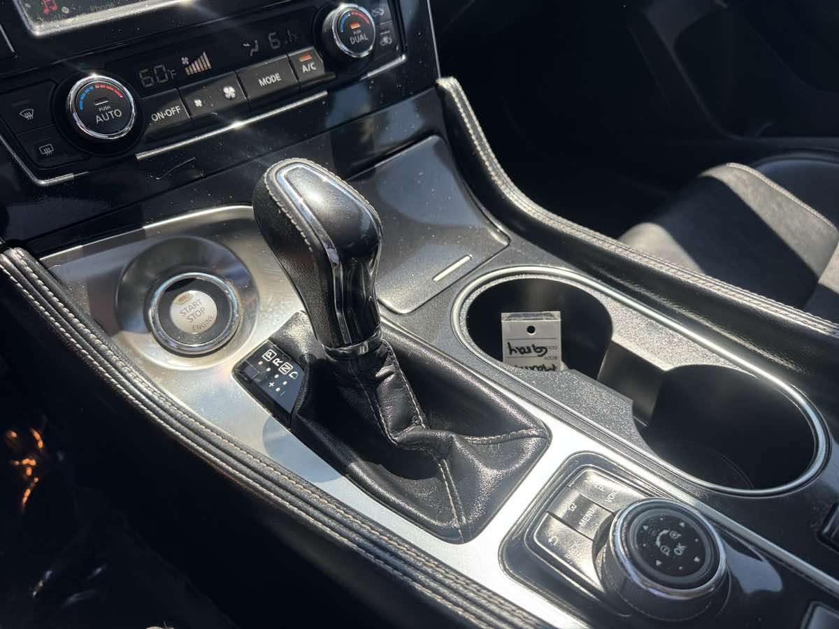 2018 Nissan Maxima SV photo 10