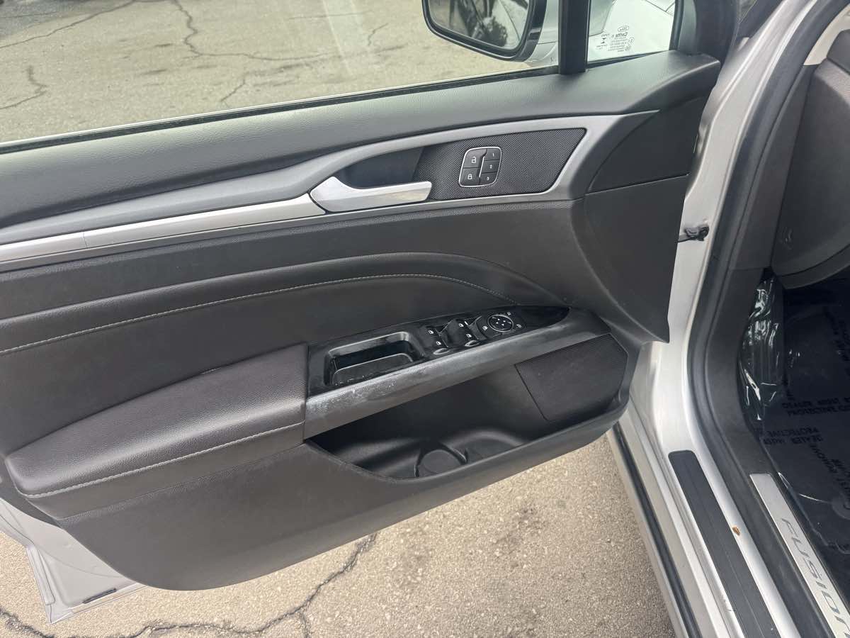 2014 Ford Fusion Energi Titanium photo 10
