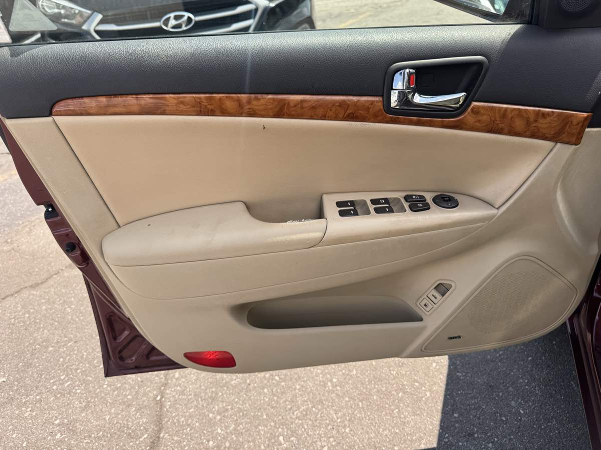 2009 Hyundai Sonata Limited photo 8