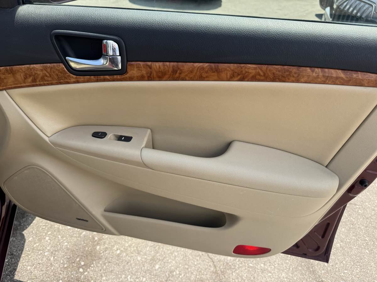 2009 Hyundai Sonata Limited photo 9