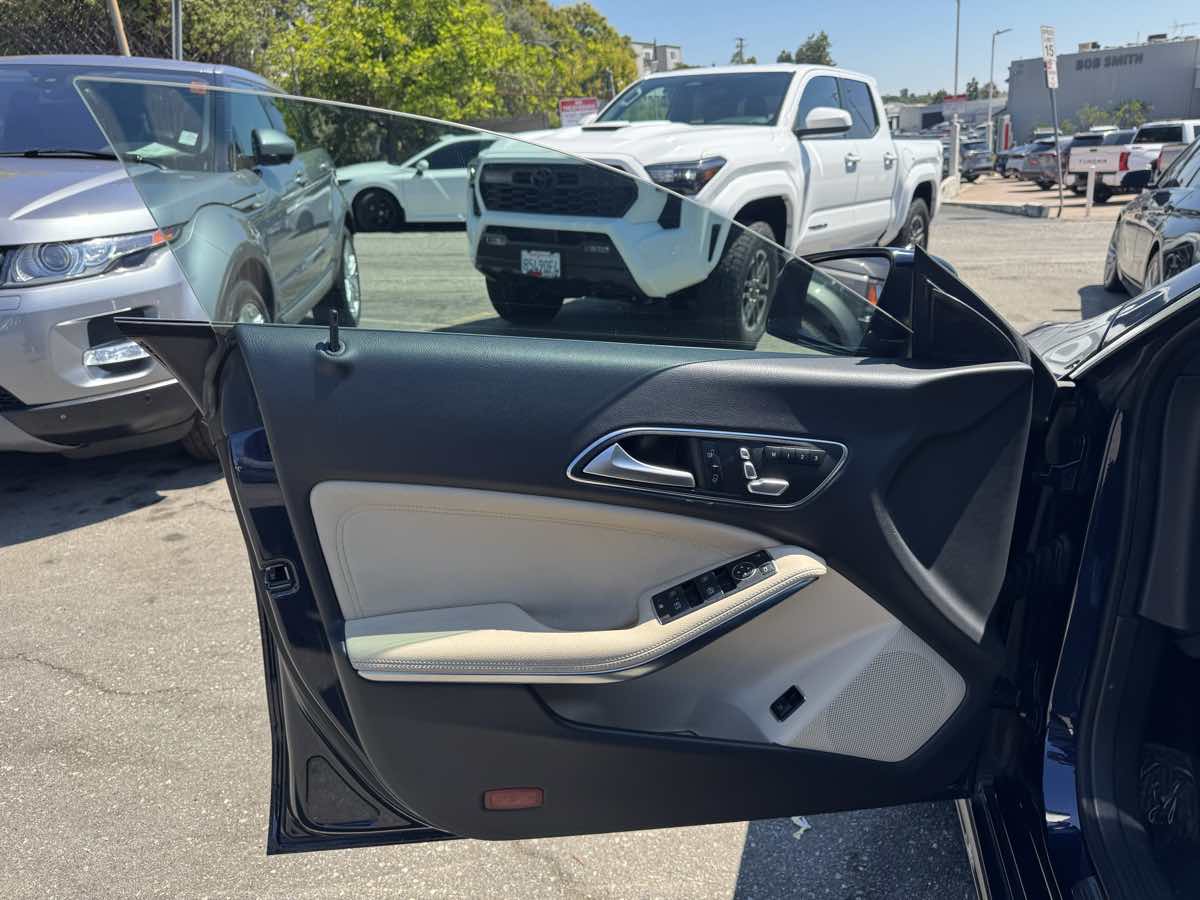 2017 Mercedes Benz CLA 250 photo 7