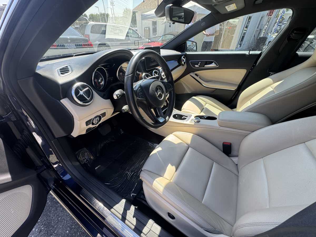 2017 Mercedes Benz CLA 250 photo 8