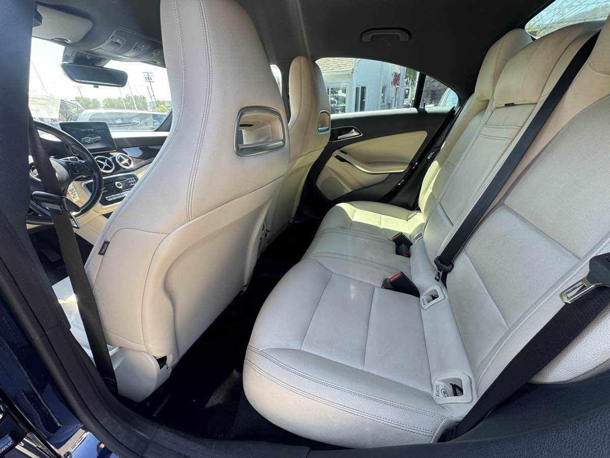 2017 Mercedes Benz CLA 250 photo 9