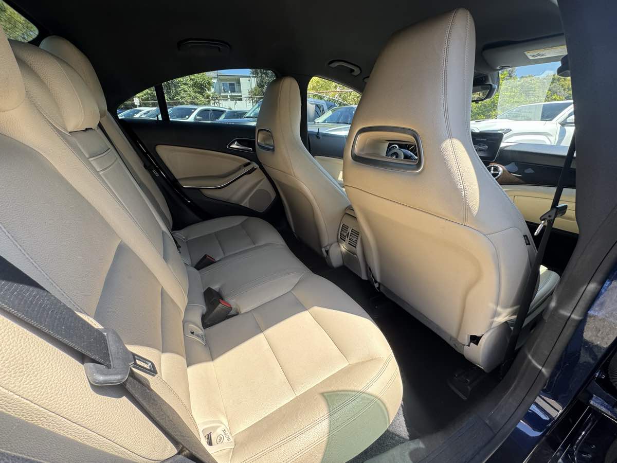 2017 Mercedes Benz CLA 250 photo 11