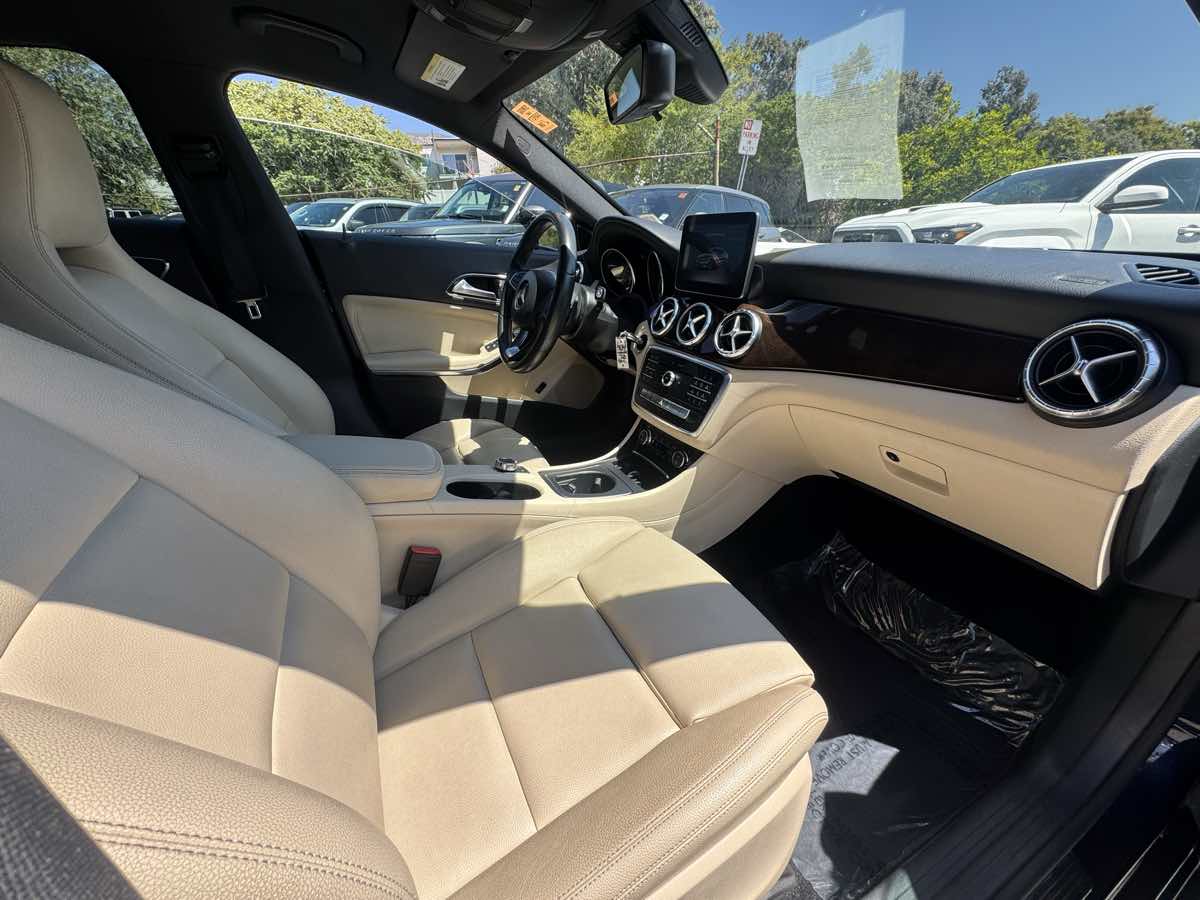 2017 Mercedes Benz CLA 250 photo 12