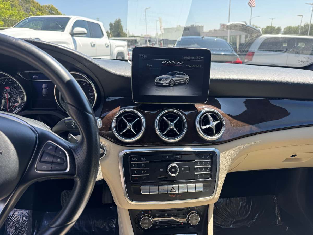 2017 Mercedes Benz CLA 250 photo 13