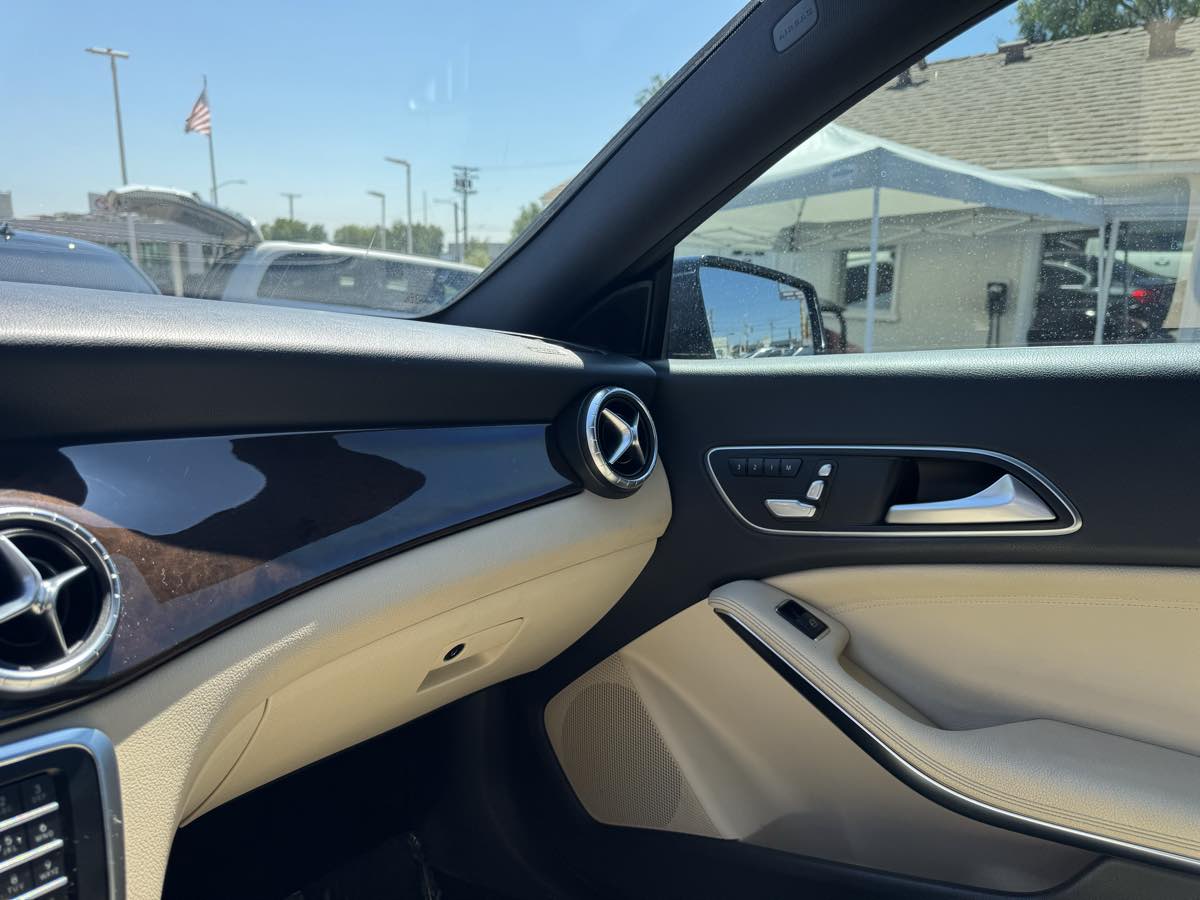 2017 Mercedes Benz CLA 250 photo 14