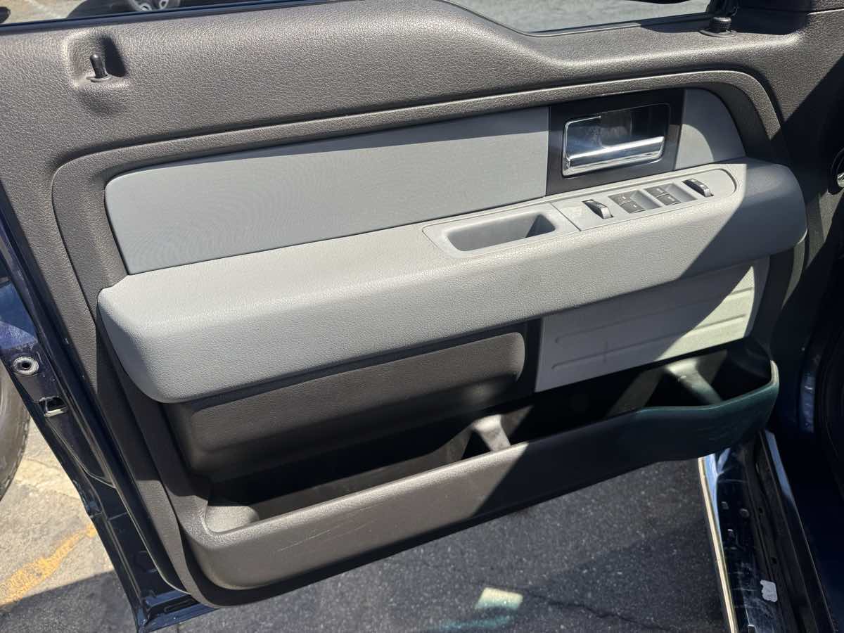 2014 Ford F-150 XLT photo 12