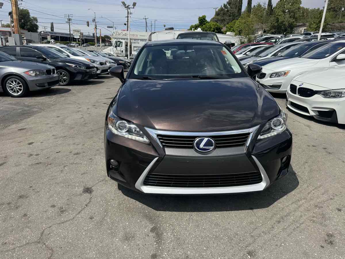 2014 Lexus CT 200h photo 2