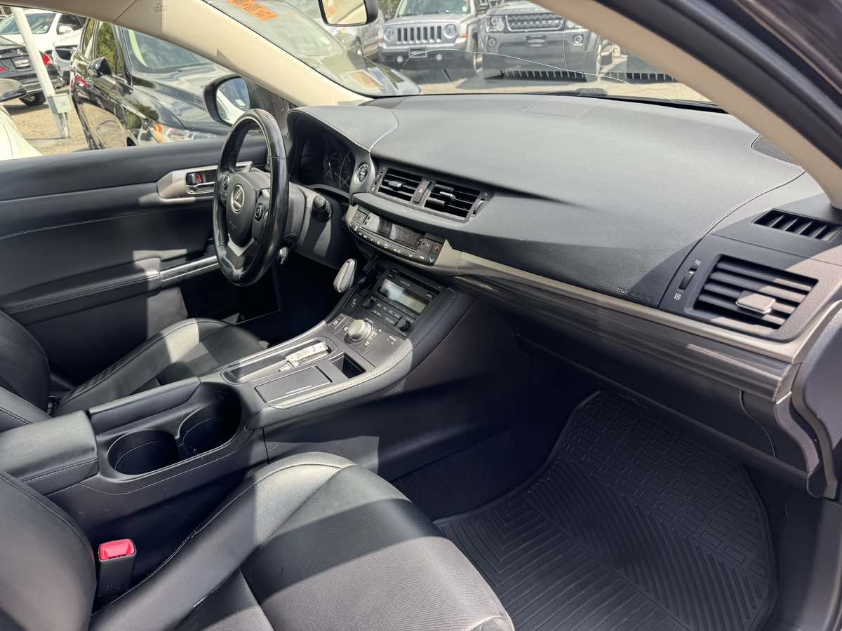 2014 Lexus CT 200h photo 14