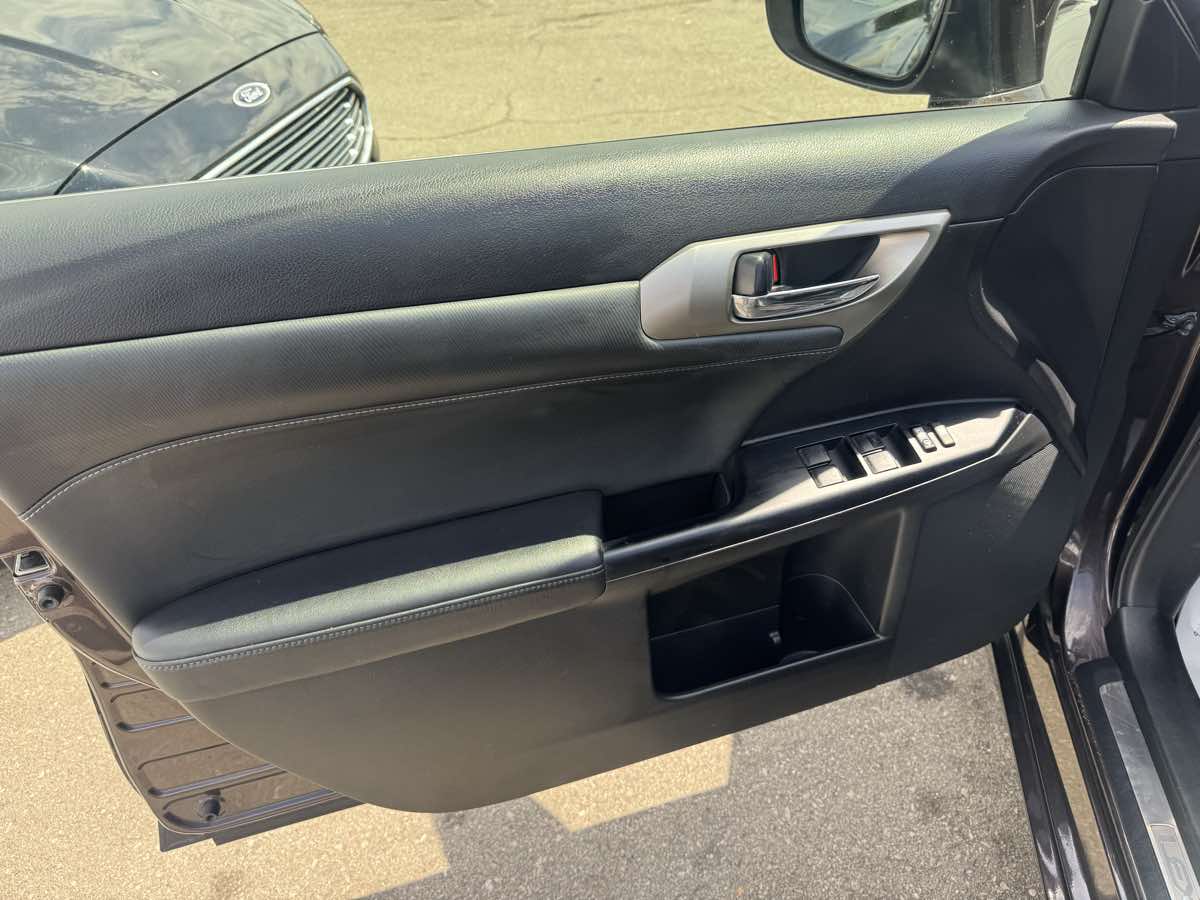 2014 Lexus CT 200h photo 9