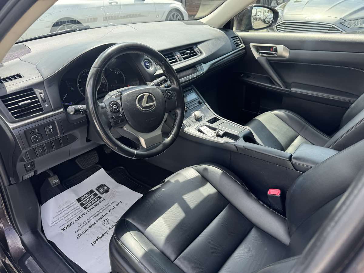 2014 Lexus CT 200h photo 10