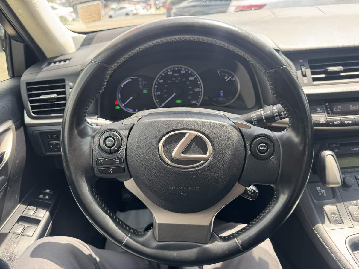 2014 Lexus CT 200h photo 13