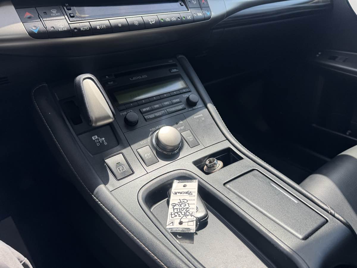 2014 Lexus CT 200h photo 12