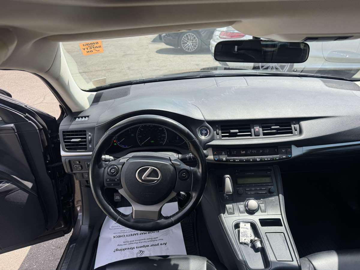 2014 Lexus CT 200h photo 11