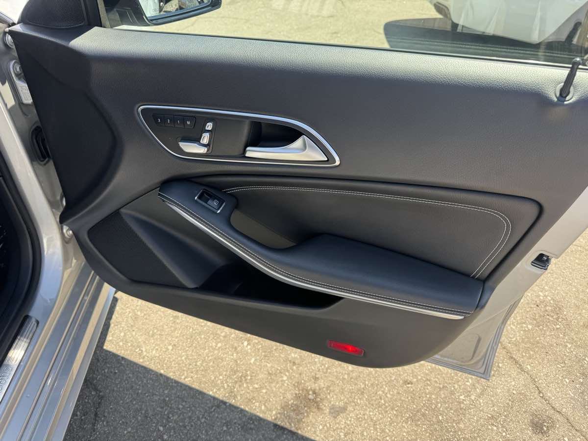 2019 Mercedes Benz CLA 250 photo 9
